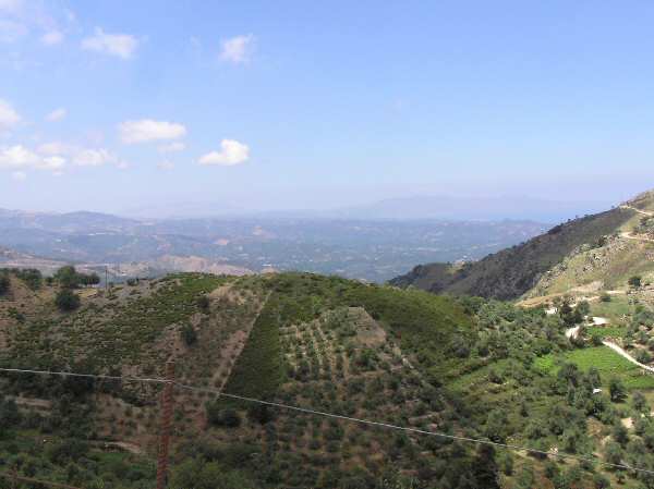 udsigt mod nordvest over dalen, med Rodopo i baggrunden